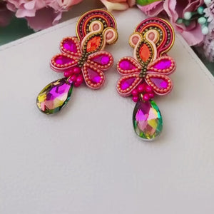 Trendige Soutache-Ohrringe in Pink und Orange