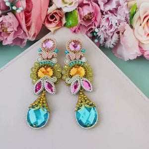 Raffinierte Soutache-Ohrringe in Gelb, Pink und Blau
