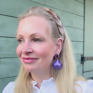 Violette Ohrringe mit Blütenblättern