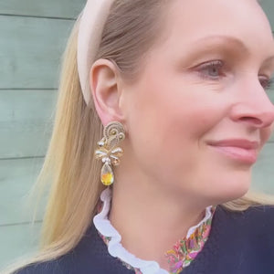 Trendige Soutache-Ohrringe in funkelnden Goldtönen