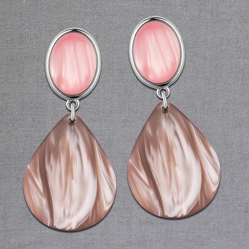 Silberfarbene rosafarbene Ohrstecker mit Tropfen in Beige von AmuseToi