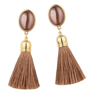 Wunderschöne Quasten Ohrringe als Ohrstecker in Beige von AmuseToi