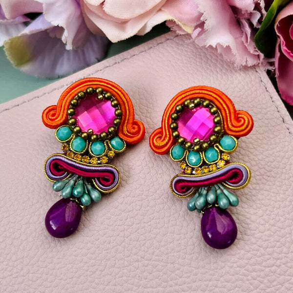 Farbenfrohe Statement-Ohrringe in Pink, Türkis und Violett