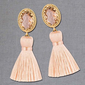 Funkelnde QuastenOhrringe in Nude und Apricot Farben