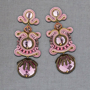 Hübsche Soutache-Ohrringe in Rosa