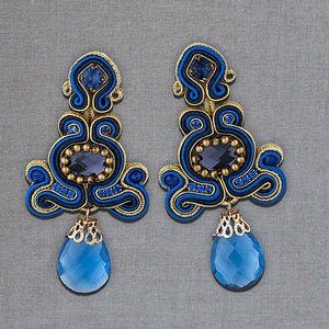 Schöne Soutache-Ohrringe in Dunkelblau und Gold