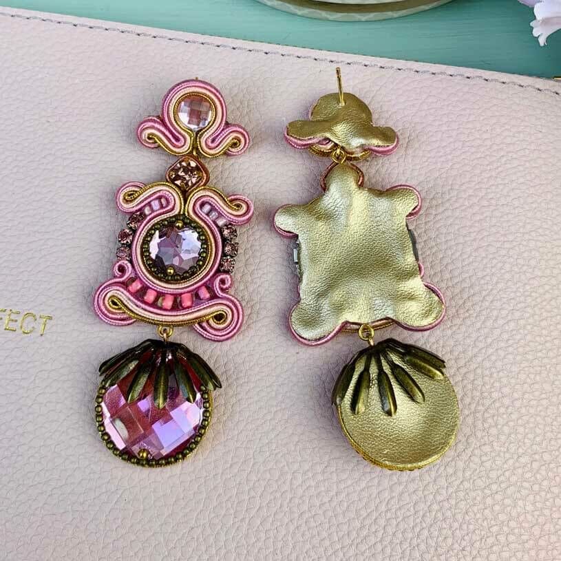 Hübsche Soutache-Ohrringe in Rosa