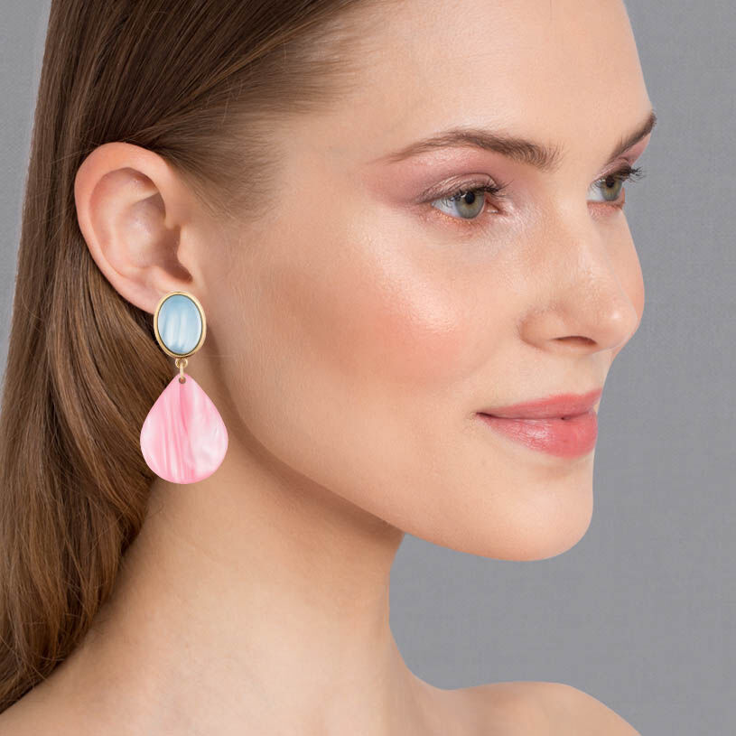 Hellblaue Ohrstecker mit Tropfen in Rosa von AmuseToi