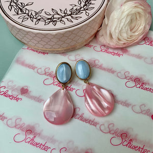 Hellblaue Ohrstecker mit Tropfen in Rosa von AmuseToi