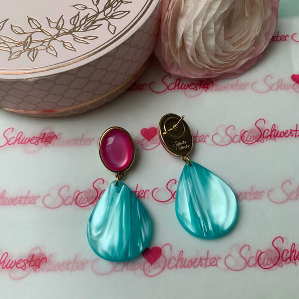 Pinkfarbene Ohrstecker mit Tropfen in Türkis von AmuseToi
