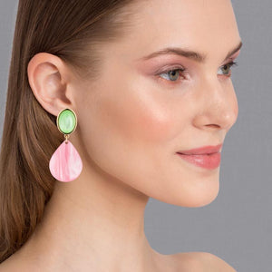 Hellgrüne Ohrstecker mit Tropfen in Rosa von AmuseToi