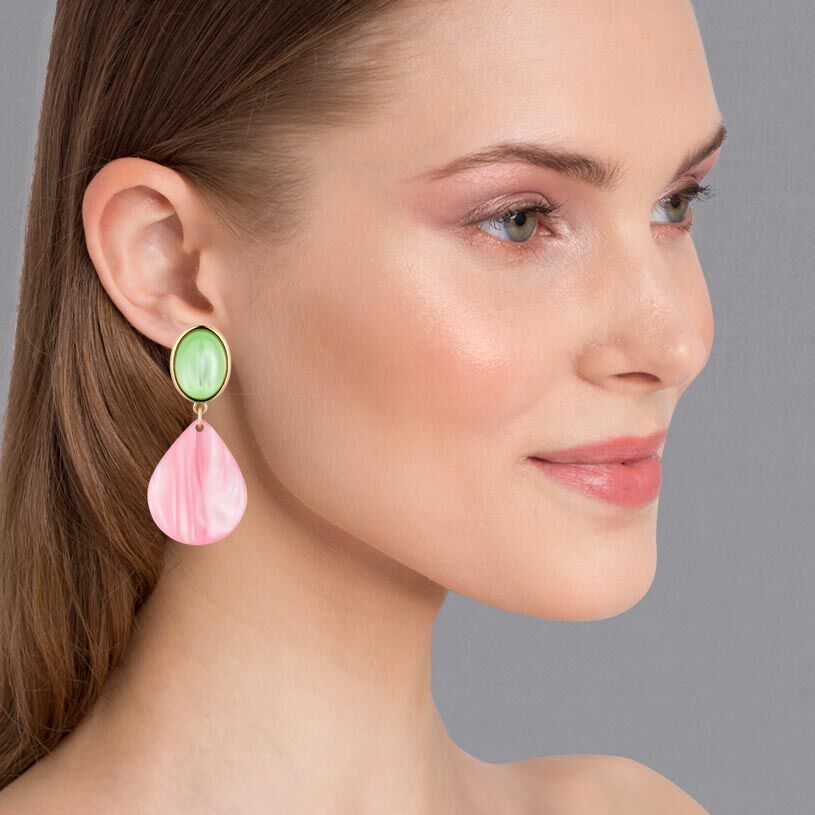Hellgrüne Ohrstecker mit Tropfen in Rosa von AmuseToi