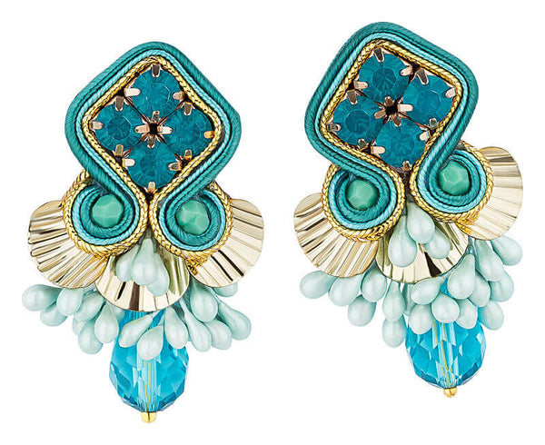 Schöne Soutache-Ohrstecker in Türkis und Gold