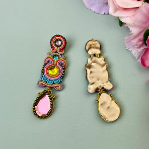 Farbenfrohe Soutache-Ohrringe in Gelb, Blau und Orange